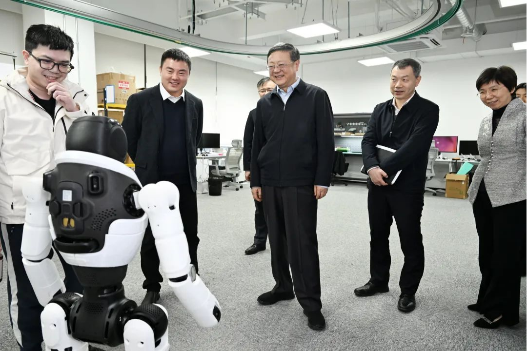 上海市委书记陈吉宁专题调研leyu.com机器人